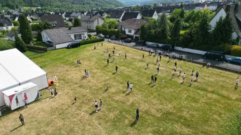 Christen, die sich in Frohnhausen versammeln 사진