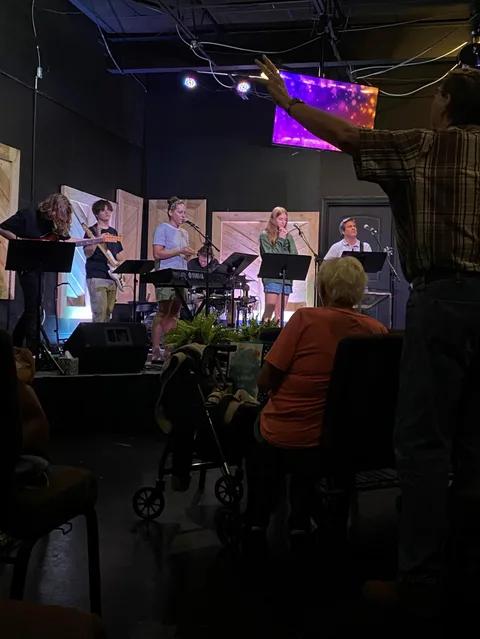Refinery Church 사진