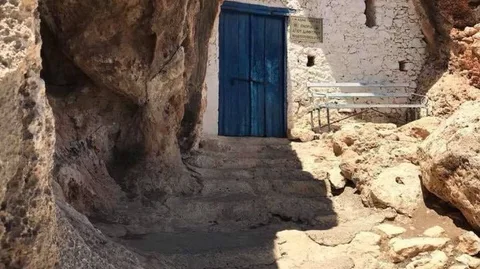 Agioi Saranta 사진