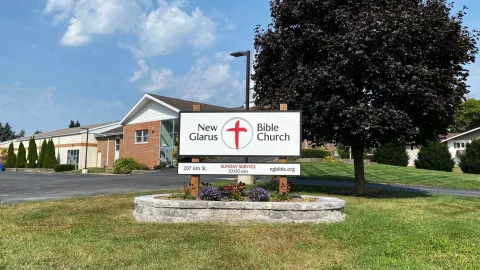 New Glarus Baptist Bible Church 사진